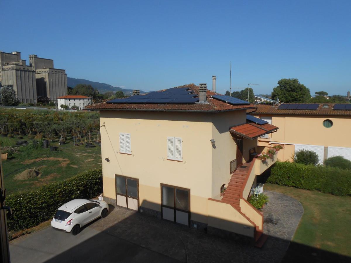 Casa Vacanze Orsi ลุคคา ภายนอก รูปภาพ